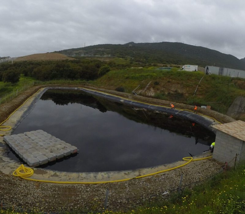 Pose de couverture flottante en PEBD sur bassin lixiviat plein – étanchéité par géomembrane 1